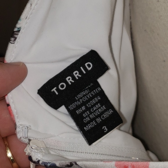 Torrid floral top - Picture 3 of 6